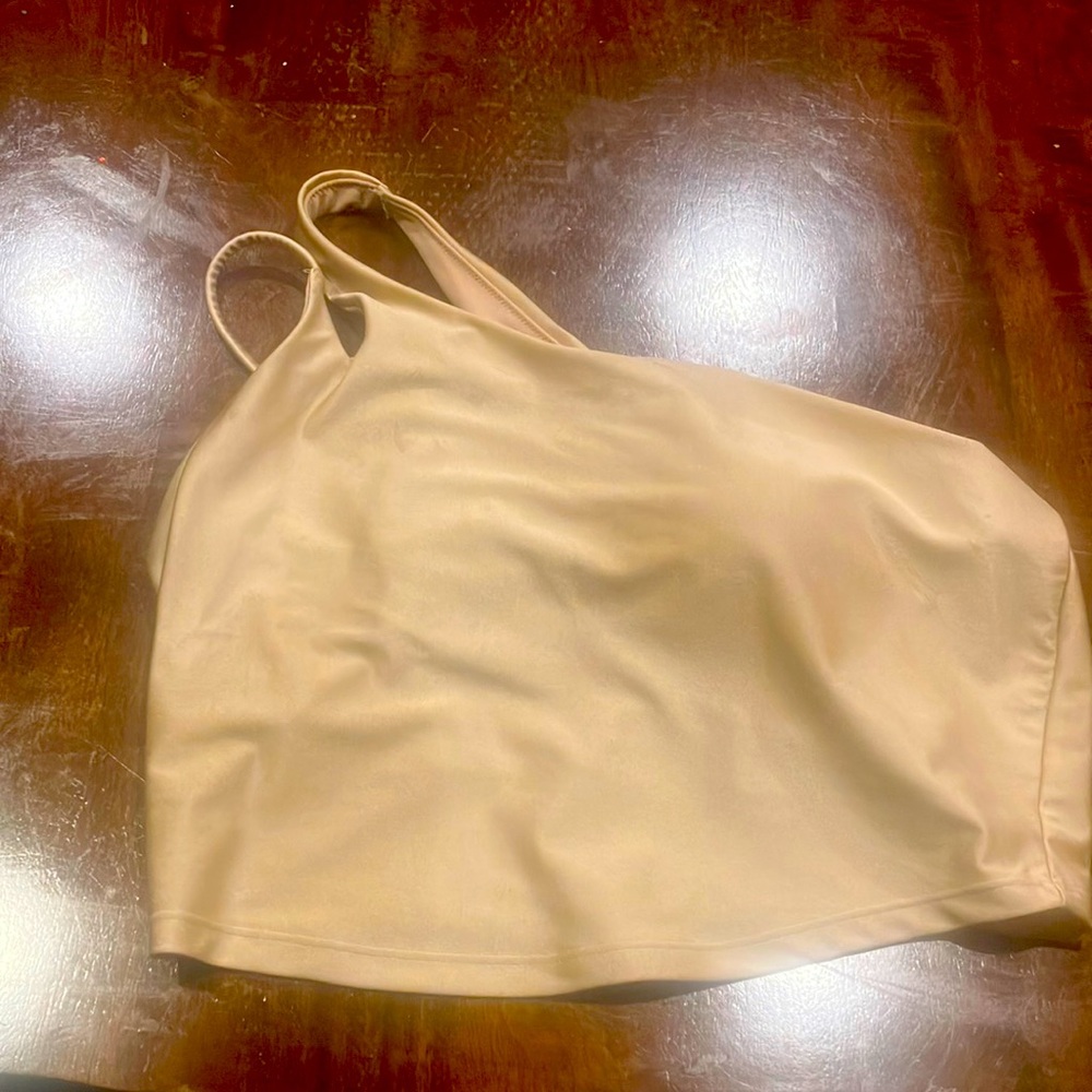 Asymmetrical Large Exercise Top-Excellent condition cream color
